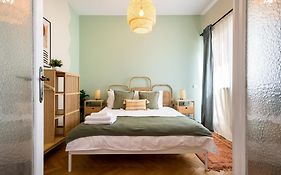 Urban Dream Studio With City Views & Comfort